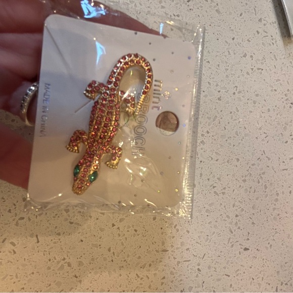 Colorful Lizard Brooch - Picture 2 of 2